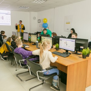 Новый класс в развлекательном центре города Томска! Скоро открытие! - КИБЕРшкола программирования для детей, компьютерные курсы для школьников, начинающих и подростков - KIBERone г. Хотьково